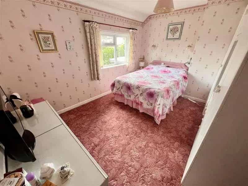 3 Bed Semi-Detached House For Sale