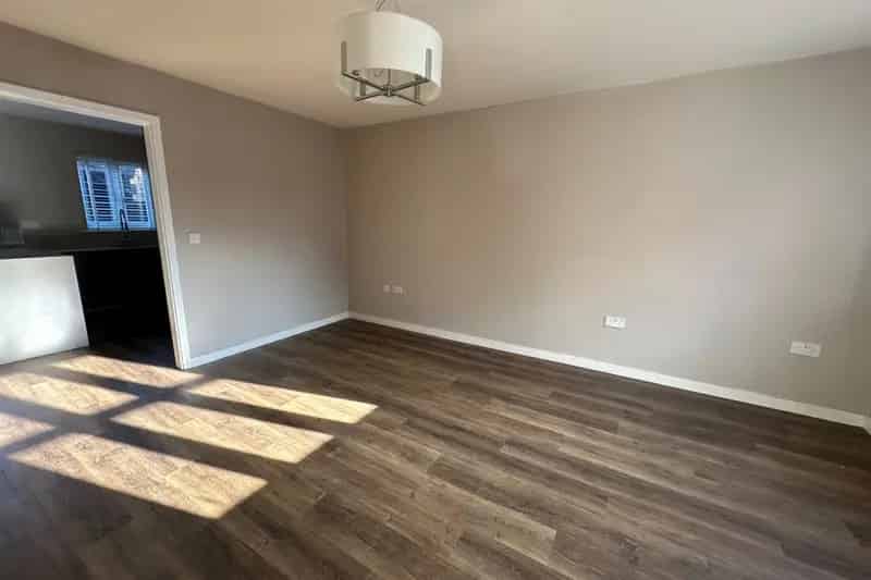 Four Bedroom Semi Detached House Beverley