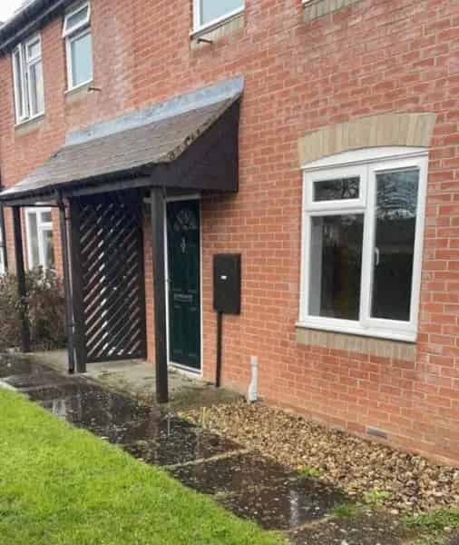 2 Bedroom House with Driveway and Garden Near Amenities