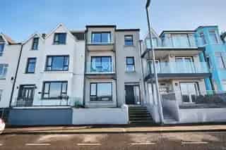 2 Bed Apartment Town Centre Location