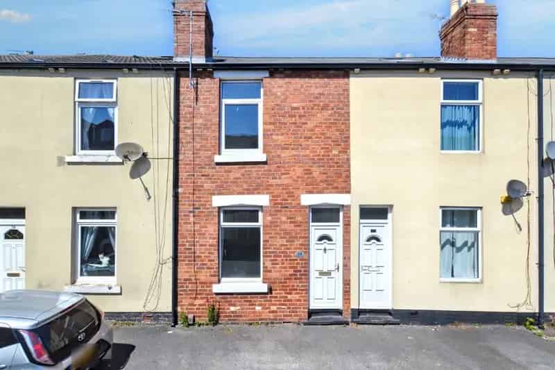 Two Bedroom Terraced House WF2 - Modern Kitchen & Bathroom