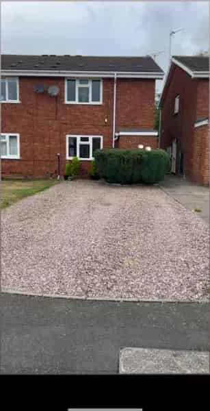 One Bedroom Flat Near Shops and Buses