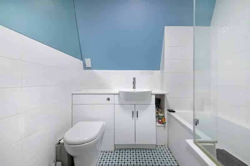 Leasehold Top Floor Apartment with Roof Terrace Two Bedrooms
