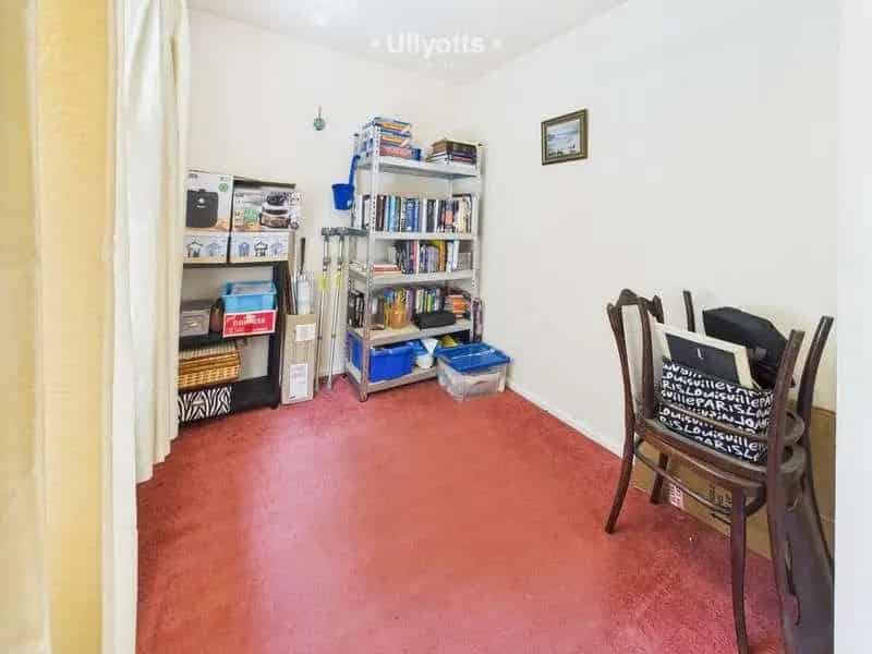 3 Bed Mid Terraced House For Sale No Onward Chain