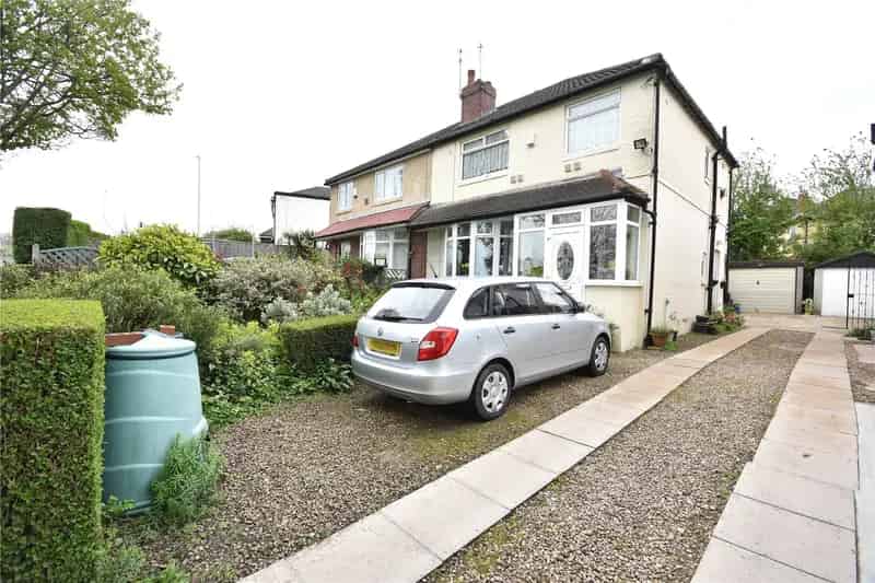 Semi Detached Family Home Three Reception Rooms Three Bedrooms Leeds