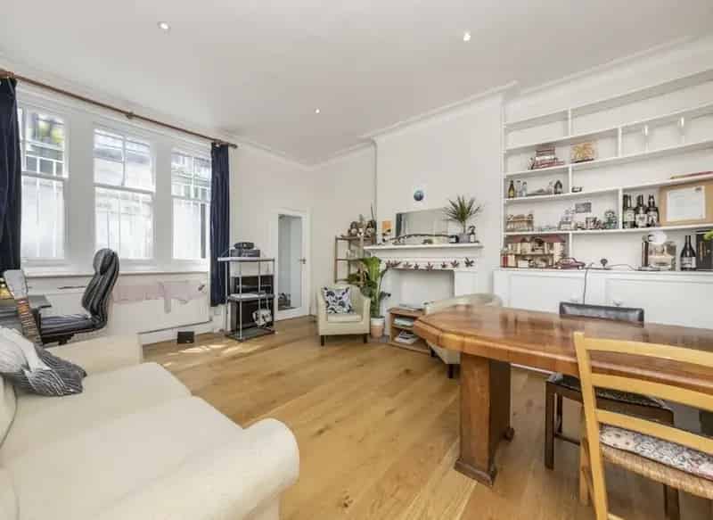 Large 1 2 Bedroom Apartment Near West Kensington Barons Court Tubes