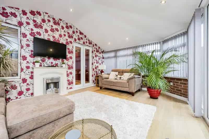 Four Bedroom Townhouse in Woburn Sands