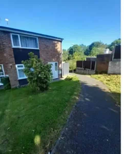 2 Bed House Big Garden Double Bedrooms