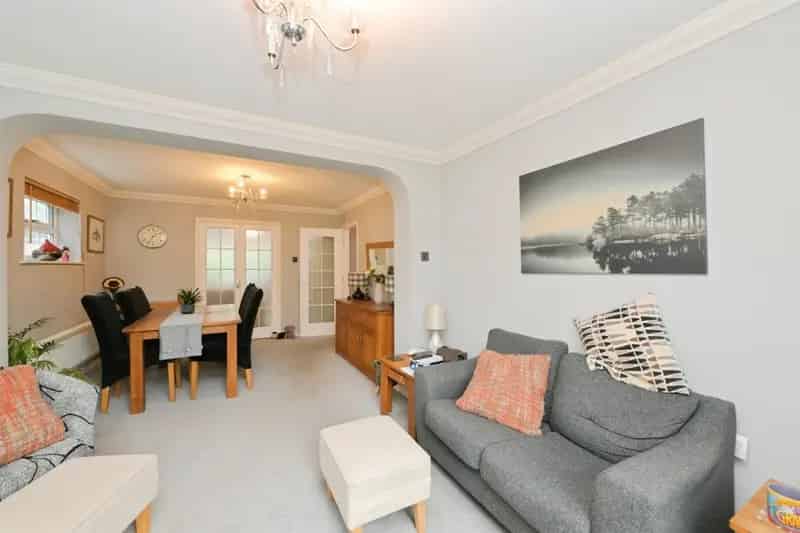 4 Bedroom Detached House in Hoddesdon