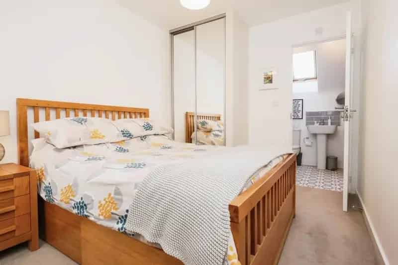 3 Bed Modern Family Home With En-Suite Parking And Garden