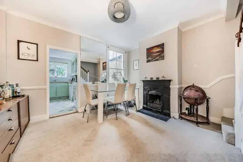 Two Bedroom Victorian House in Dulwich Village