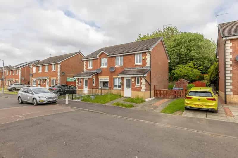 3 Bedroom Semi-Detached House for Sale in Glasgow