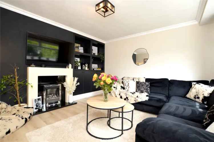 House For Sale in Leeds, England