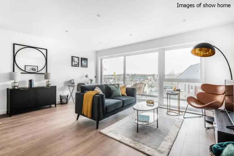 Flat For Sale in London, England