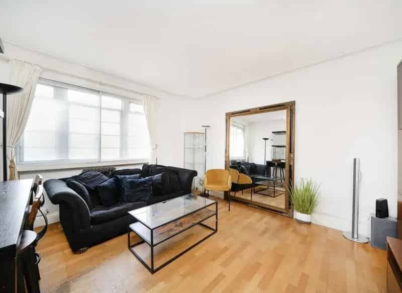 Large 1-Bedroom Apartment near Kensington High Street