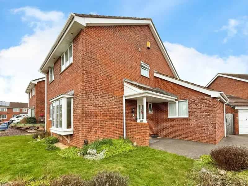 4 Bedroom Detached House For Sale With Hunters Estate Agents Exeter