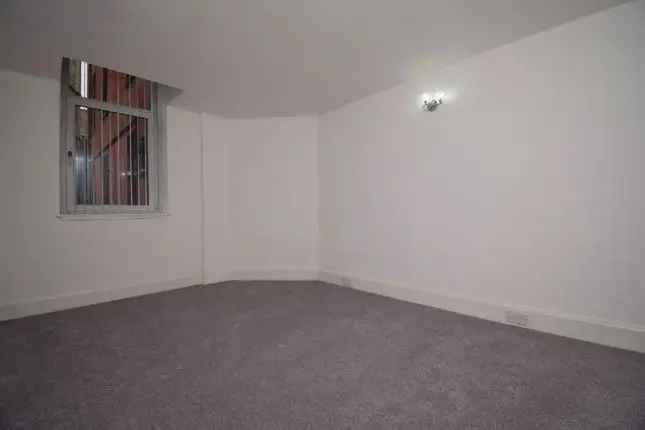 Flat to rent in Sauchiehall Street, Kelvingrove, Glasgow G3