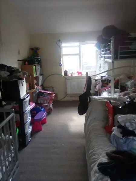 3 Bed House Off Road Parking Large Garden Needs TLC