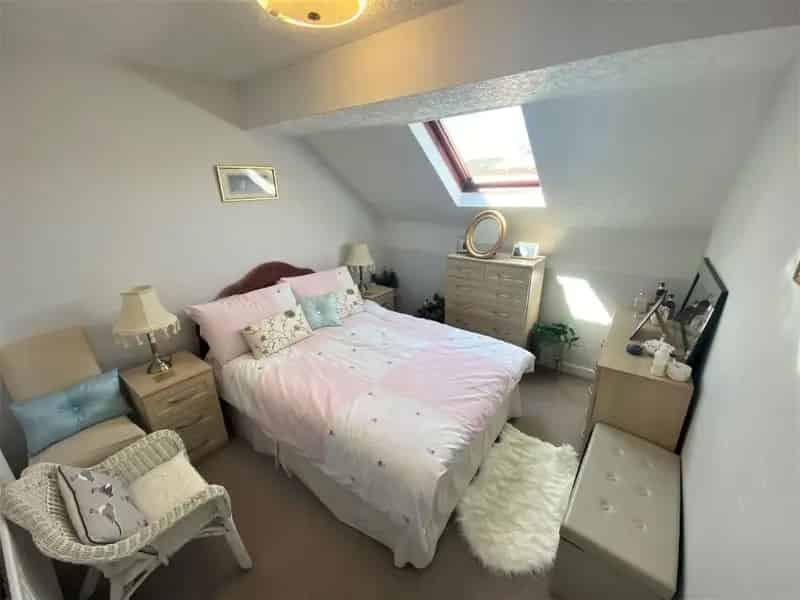4 Bed Detached House For Sale - No Chain
