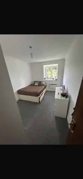 Cozy 2-Bedroom Flat Spacious Living Room Open Plan Kitchen