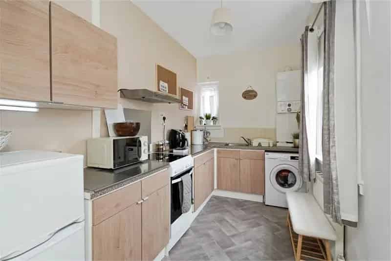 2 Bed Flat - Lower with 1 Reception Room