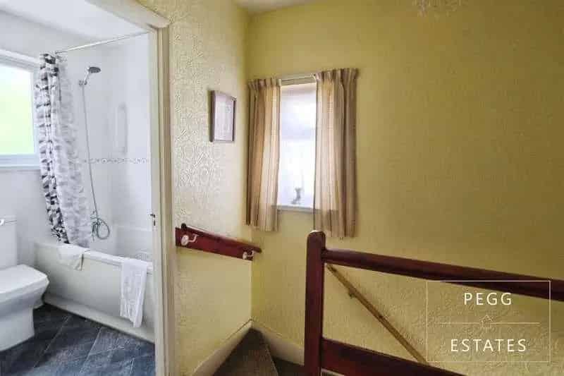 3 Bed House for Sale Chain Free Integral Garage Enclosed Garden