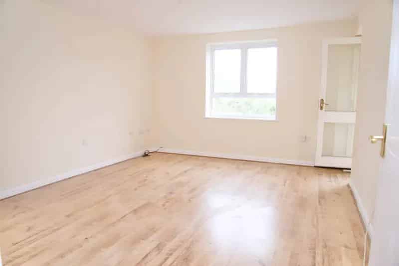 2 Bedroom Apartment West Thamesmead Near DLR Station