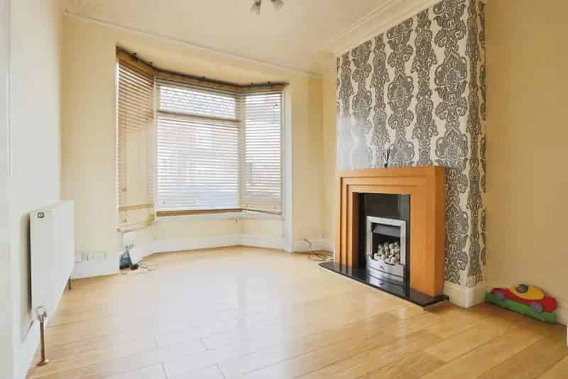 3 Bedroom Mid-Terraced House For Sale