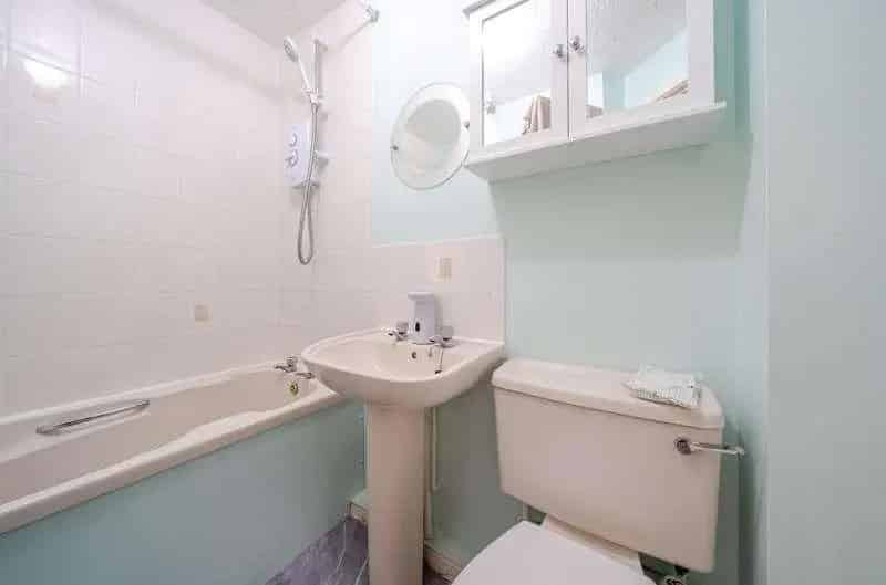 1 Bed Flat for Sale Dunstable Allocated Parking No Upper Chain