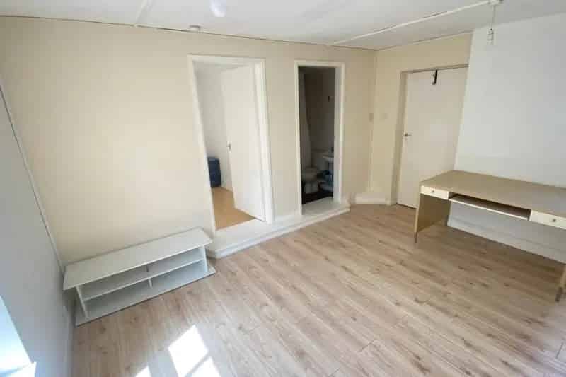Spacious One Bedroom Flat Sedgley Zero Deposit Available