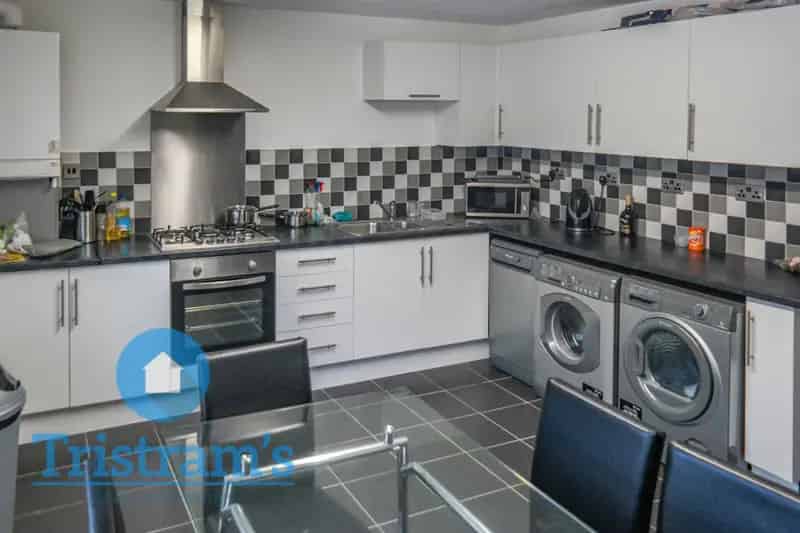 6 Bedroom Student House Near NTU