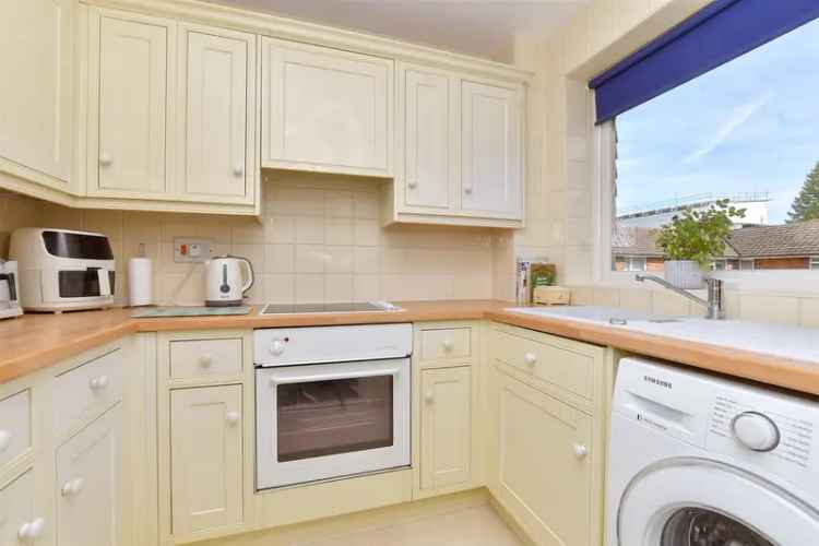 2 Bedroom Flat for Sale near Bookham High Street
