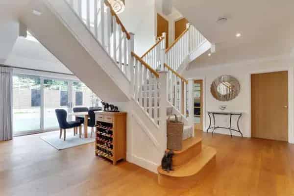5 Bedroom Family Home with Summerhouse and Landscaped Garden