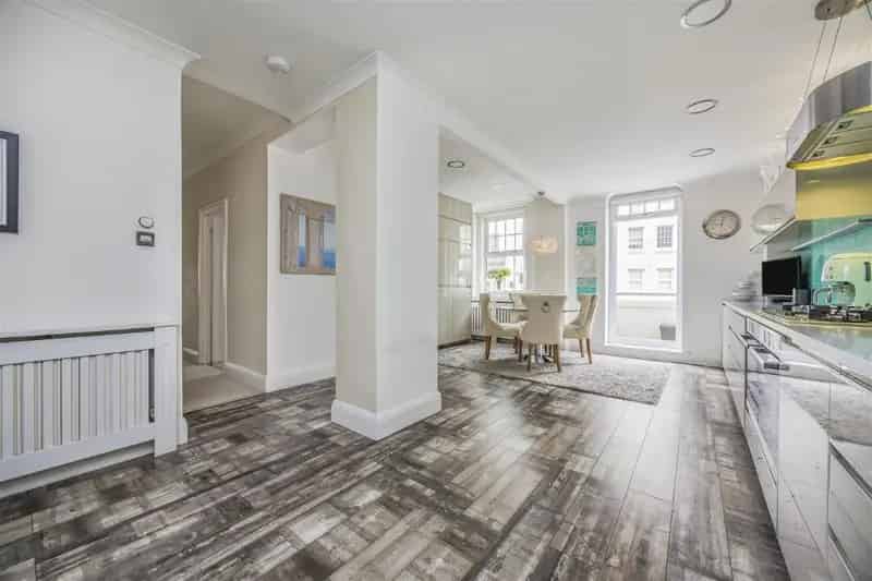 3 Bed Flat for Sale in Bournemouths Bath Hill Court