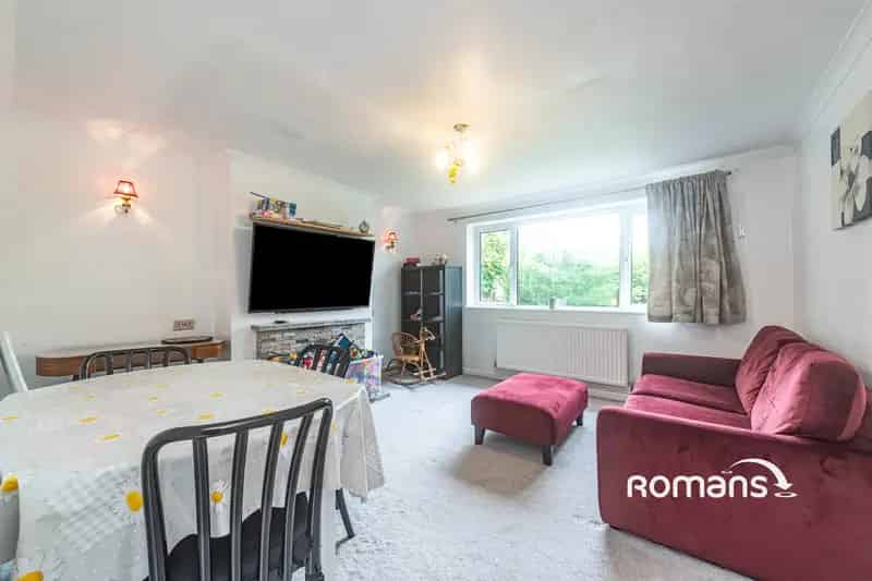 2 Bedroom Bungalow Caversham Near Schools and Amenities