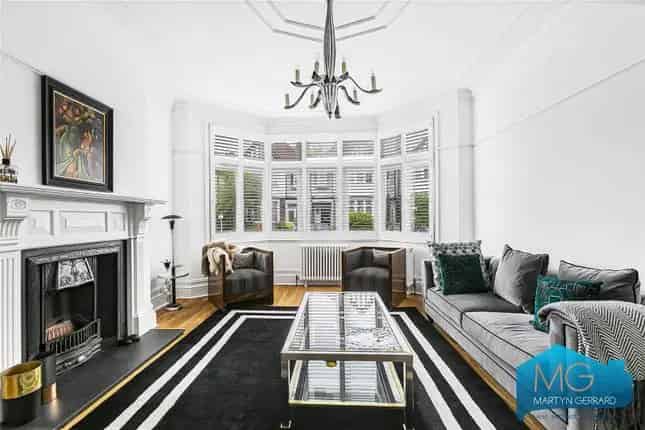 6 Bedroom Art Deco House for Sale Muswell Hill London