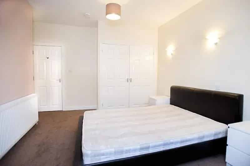 4 bedroom House
 For Sale 
Total Size: 1421 SQ FT