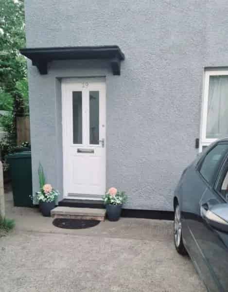 3 Bed Semi-Detached House Near Schools Laleham Staines Upon Thames