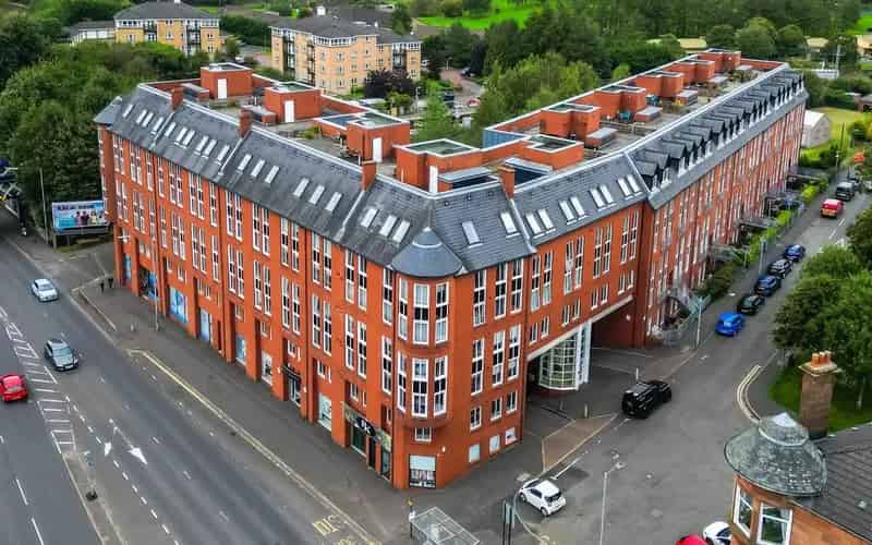 2 Bedroom Flat for Sale Near Jordanhill Rail Station