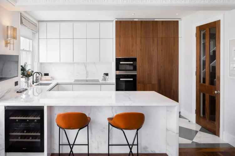 Luxury City Apartment: Newly Renovated with Light Filled Spaces