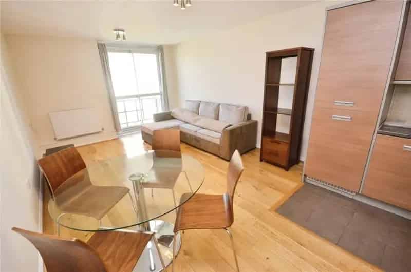 2 Bed Flat for Sale Riverside Wharf