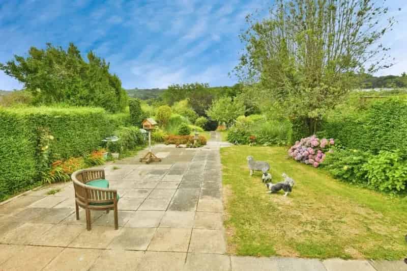 Spacious 3-Bed Semi-Detached Bungalow with Large Garden and Garage