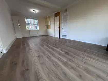 2 Bedroom Flat with Balcony and Communal Gardens Southampton
