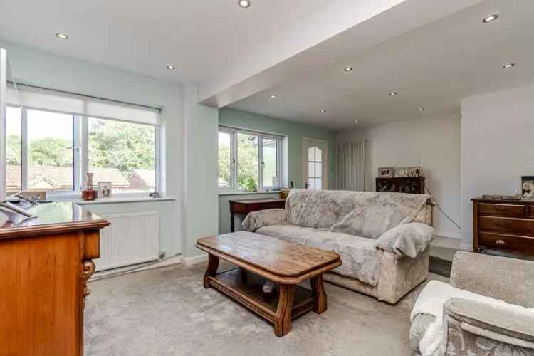3 Bedroom Semi-Detached House for Sale Middlebrook Drive