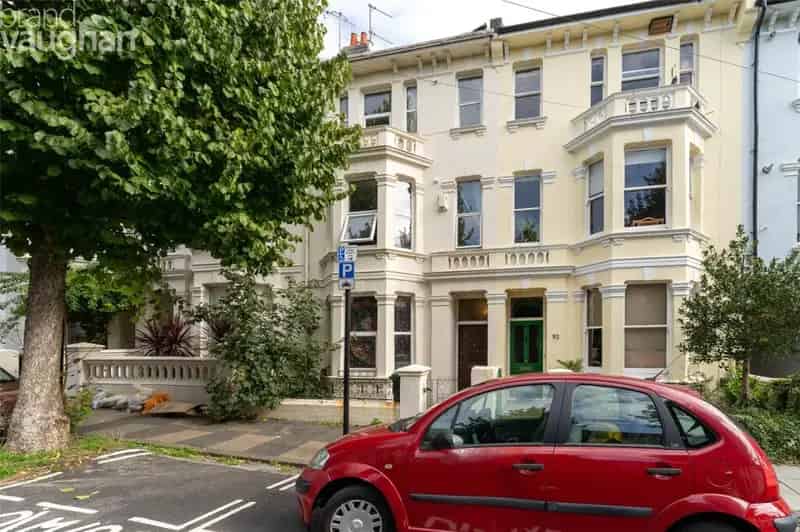 5 bedroom terraced house