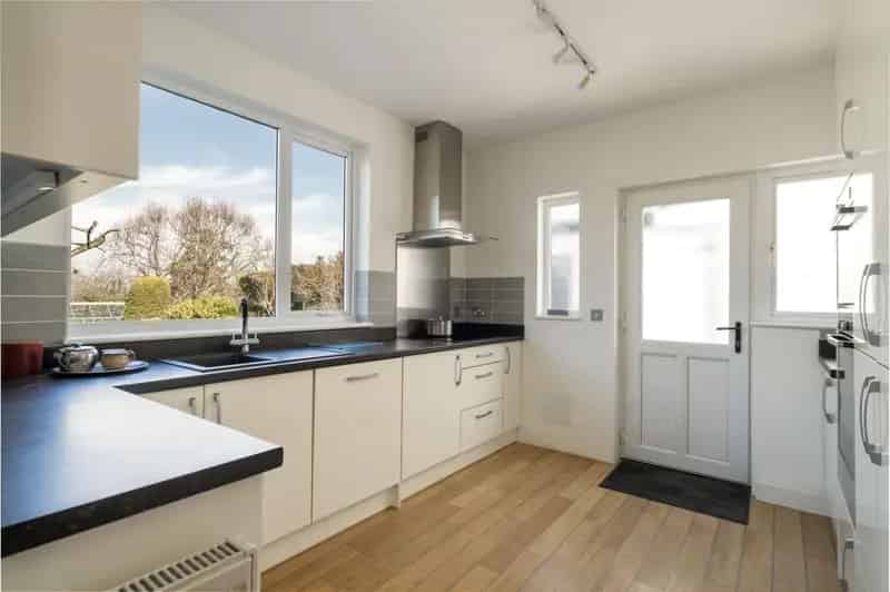 4 Bed Detached House Sanderstead - Large Garden - Potential to Extend