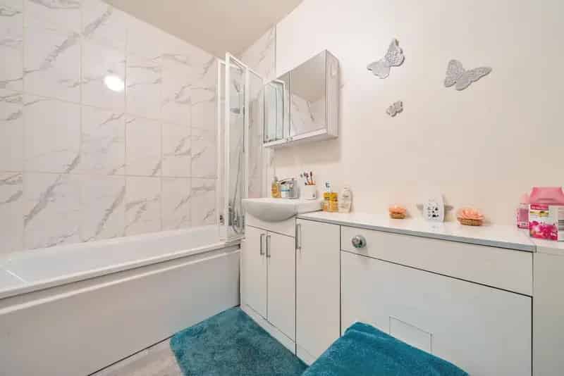 Flat For Sale , London, England