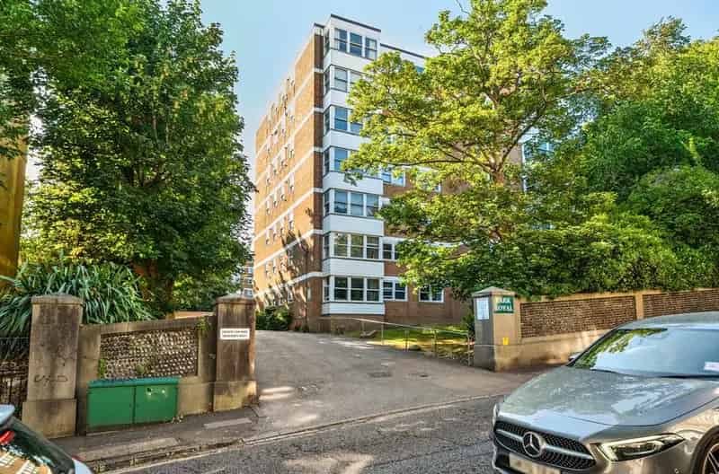 2 Bedroom Apartment for Sale in Central Brighton