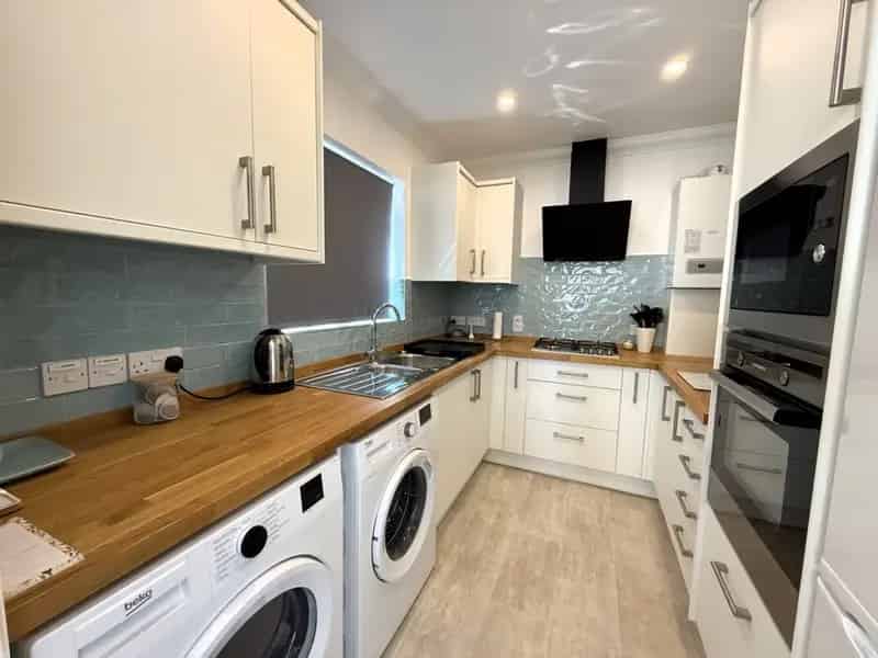 2 Bedroom Flat To Rent Available 11012026