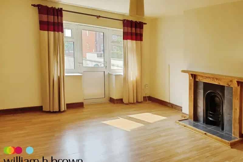 Two Double Bedroom Apartment Near Town Centre and Seafront